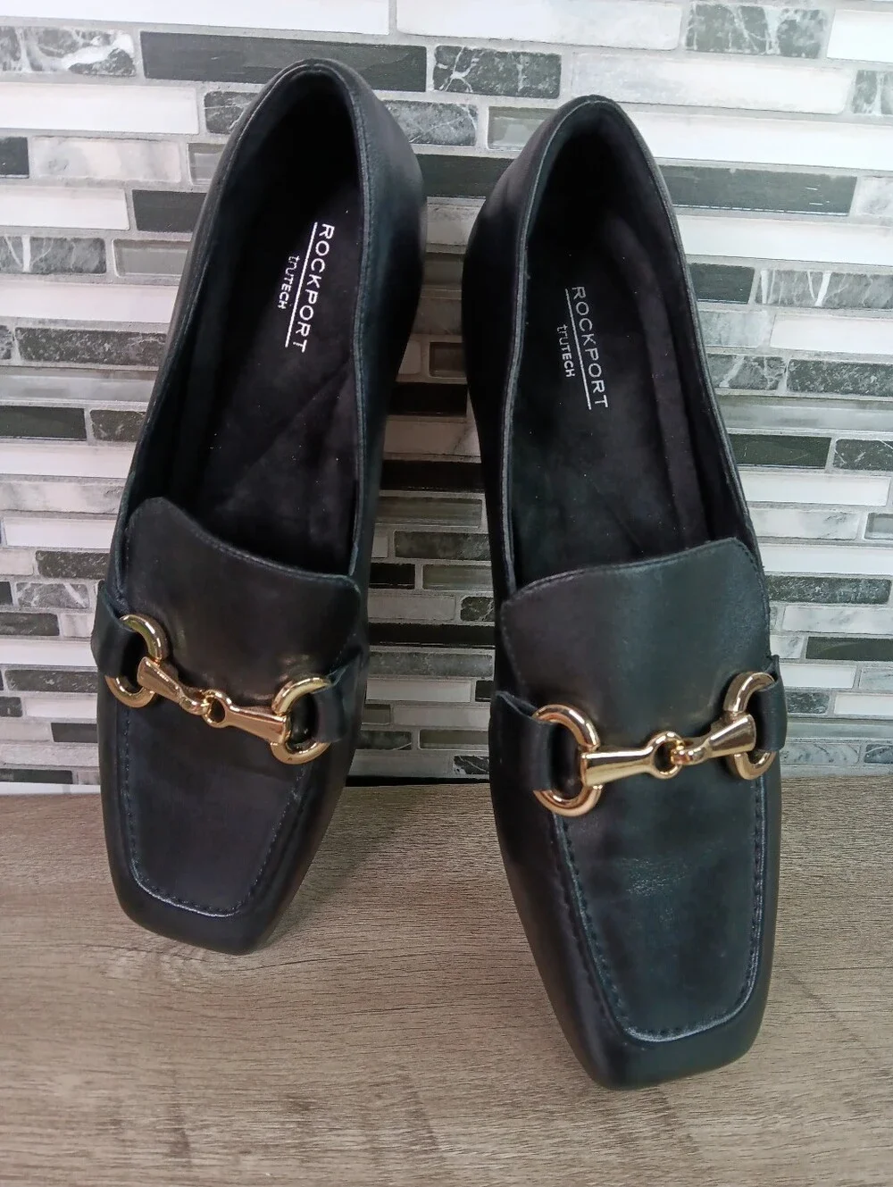 Rockport Womens 8.5M Black Leather Slip On Gold Tone Buckle POLLY